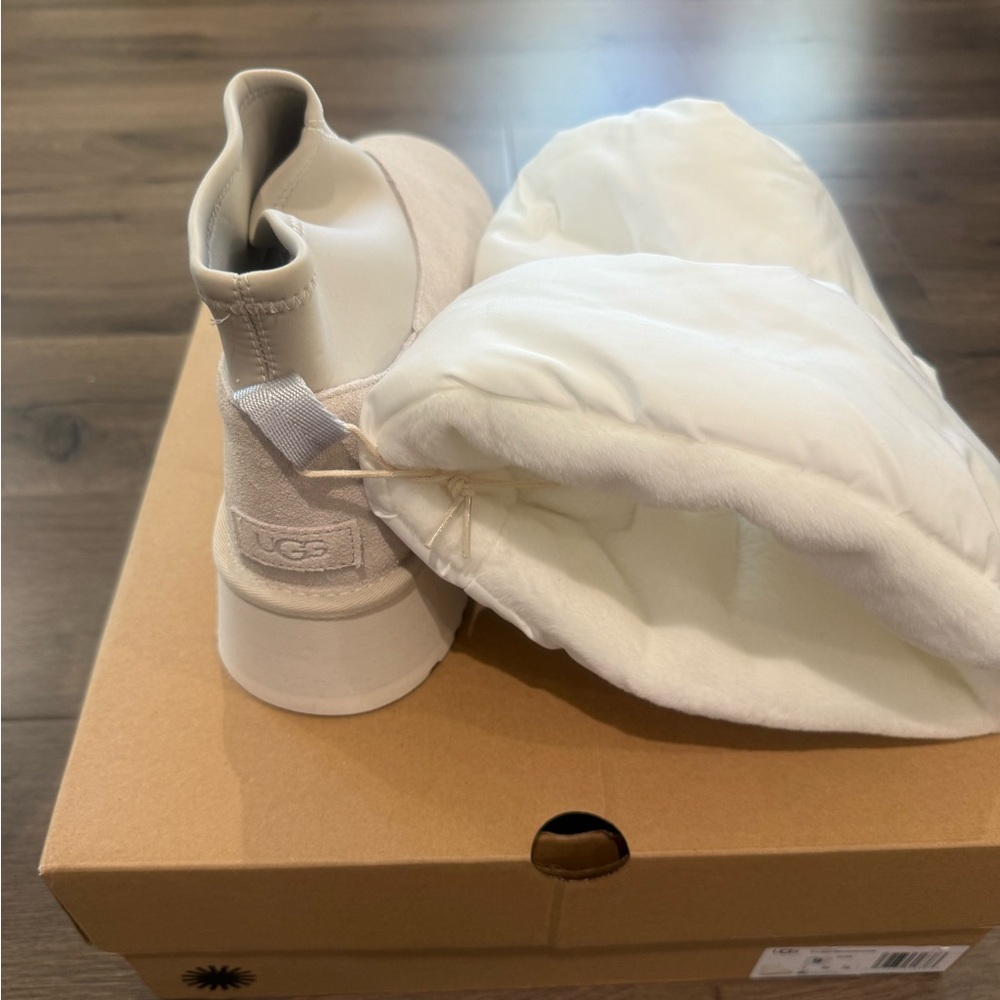 UGG White and Cream Men's Footwear - Picture 4 of 8